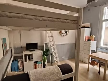 studio meuble à 100m de la place du ralliement à angers 18m2