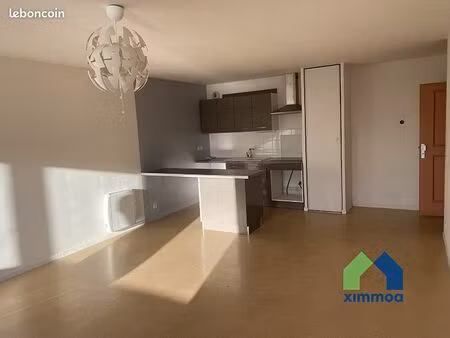 appartement 2 pièces de 51 m² vue sur seine avec place de parking  immeuble 2005