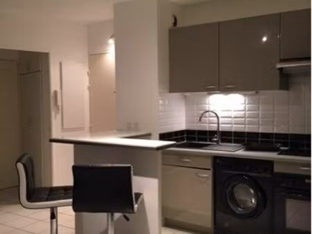 à louer t2 avec box