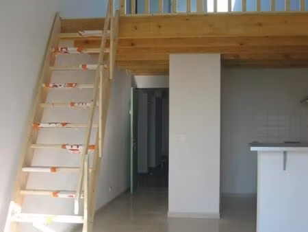 location appartement 2 pièces 44 m² à fabrègues (34690)