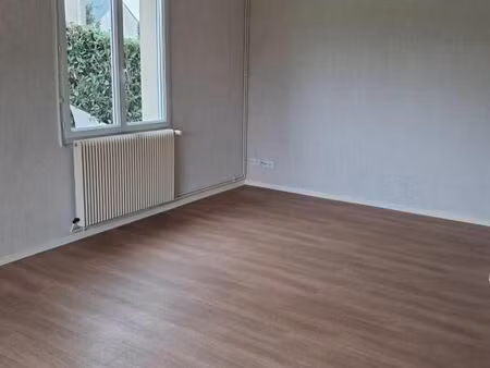 location appartement 4 pièces 83 m² à villeloin-coulangé (37460)