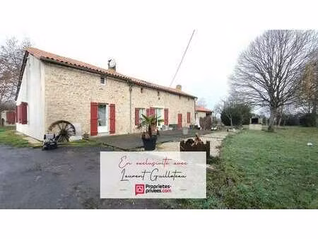 vente longère et corps de ferme à mortagne-sur-sèvre (85290) : à vendre / 163m² mortagne-s
