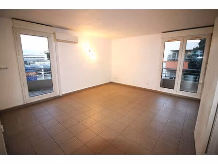 nimes exclusivite 7 collines appartement de type 3 avec balcon et terrasse au dernier étag