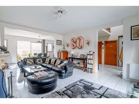 maison de 8 pièces à bois-d'arcy avec jardin