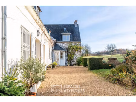 demeure de caractère avec piscine entre vigne et bois