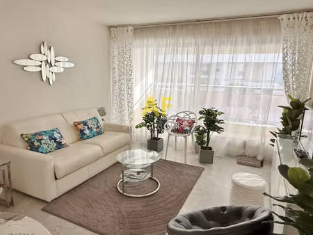 saint raphael - triangle d'or - appartement 2 pieces avec v