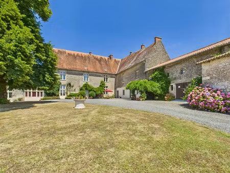 belle demeure ancienne avec maison d'amis et 4 hectares