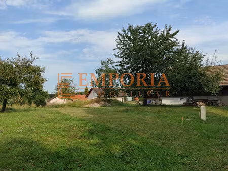 terrain constructible de 606 m²