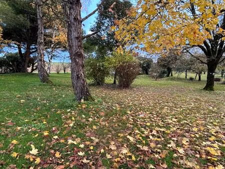 terrain constructible 800 m² – secteur calme