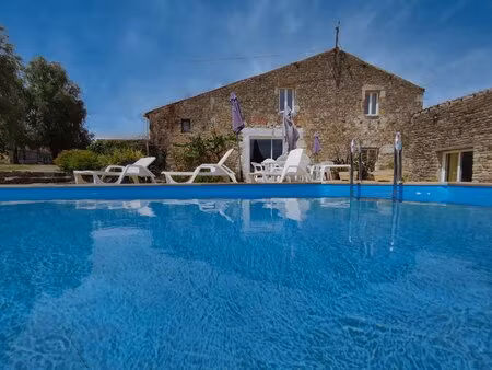 grange en pierre rénovée avec maison d’amis  piscine et jardins