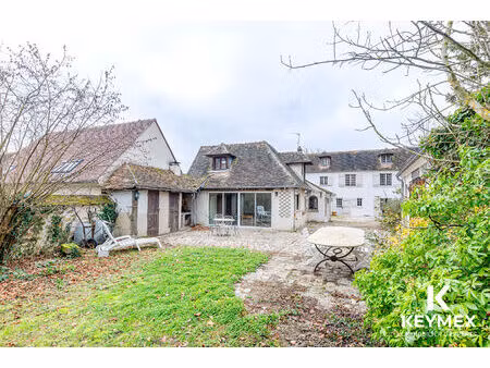 demeure de prestige 10 piéces 8 chanbres dont studio indépendant dépendances sur 1615 m² d