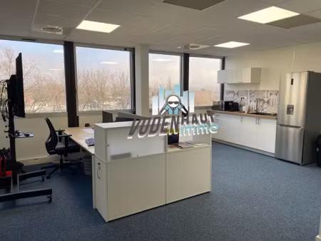 bureaux vide 125 m²