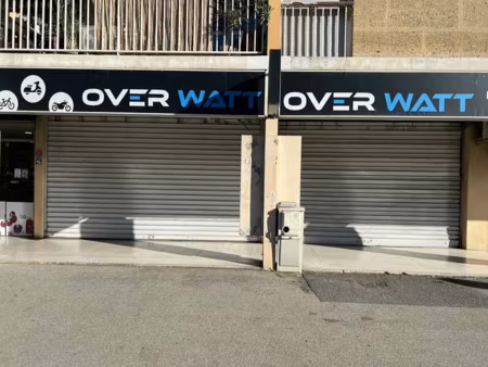 location local commercial 71 m2 aix en provence - face gare sncf
