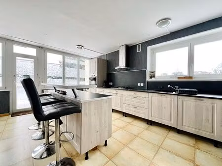 maison semi-individuelle avec jardin