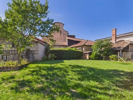 ensemble de maisons de villages atypique