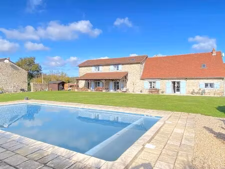 grande maison principale  deux maisons d'hôtes et deux piscines
