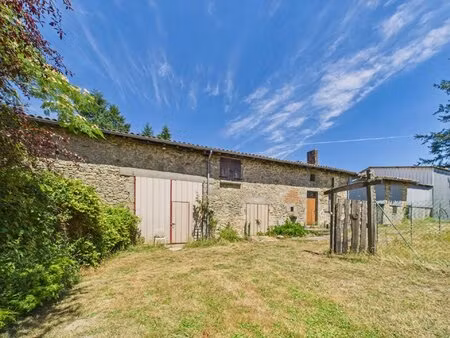 maison avec 26 hectares de terres certifiées biologiques à la frontière du limousin et de 