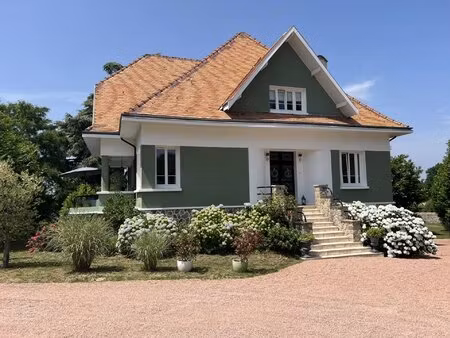 une propriété atypique et généreuse