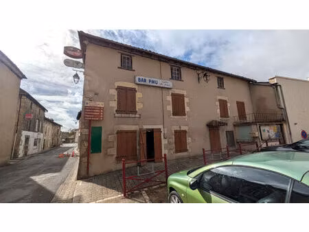 bar-pmu et immeuble à fort potentiel - usson du poitou
