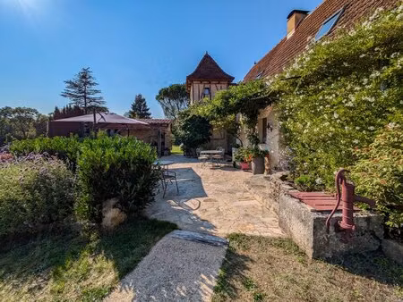 maison en pierre immaculée avec maison d'hôtes  piscine  spa et jardins paysagers.