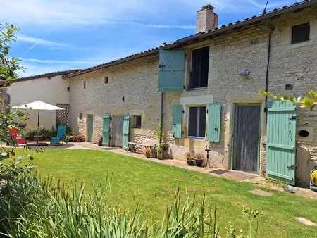 maison de caractère avec quatre chambres