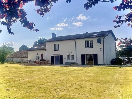 maison de campagne offrant 4 chambres  dans un endroit calme de la vienne