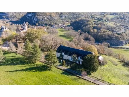 emplacement exceptionnel pour une ferme traditionnelle en pierre avec grange