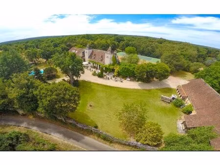 livernon - élégante propriété de campagne avec piscine  court de tennis et 2 5 hectares