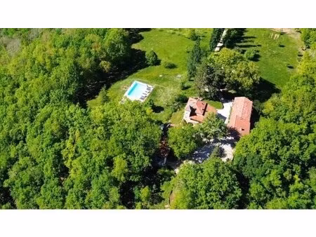 magnifique ensemble en pierre avec piscine dans un cadre exceptionnel