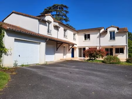maison moderne de 5 chambres avec chambre au rez-de-chaussée  sur 8 hectares avec lac