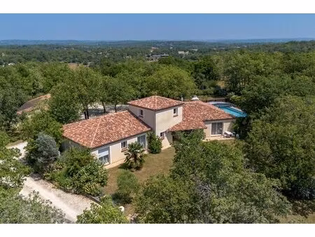 secteur cahors. belle villa avec 4 chambres  piscine et 6670m² de terrain dans un hameau p