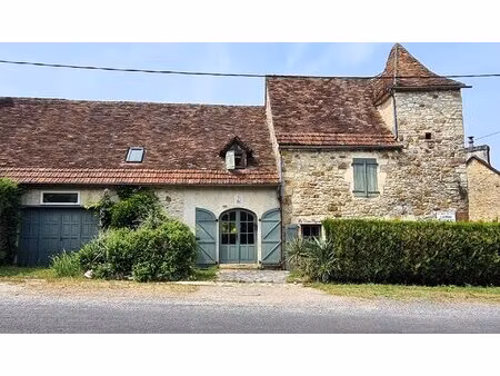 charmante maison de campagne offrant 4 chambres.