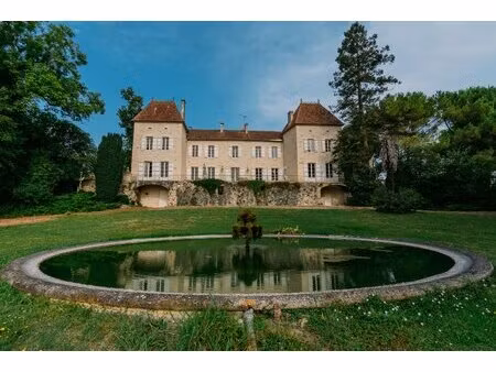 château de prestige dans le nord du gers
