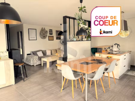 maison avec vue sur les montagnes