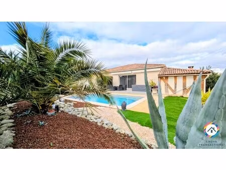 villa récente type 5 de plain pied avec piscine.