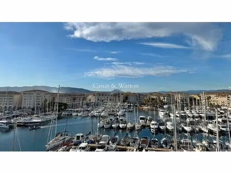 dernier étage avec vue panoramiques port de fréjus