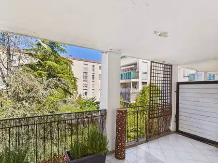 appartement lumineux à aix-en-provence  69 m²  3 pièces