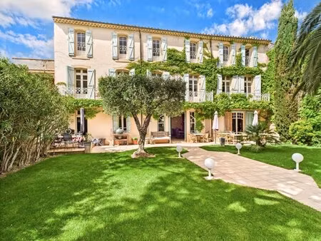 homps - une impressionnante propriété de style maison de maître au cœur d'un village prisé