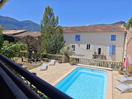 maison de caractère avec piscine  proche centre ville