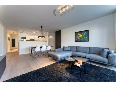 ontdek dit zonnig appartement in de geliefde knokkestraat – een unieke kans!