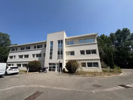 vente bureaux 200m² aménagés avec 6 places de parking - gemenos 13420