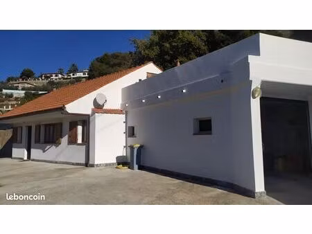 maison indépendante rénovée avec grand terrain et terrasse