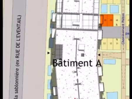place de parking extérieure