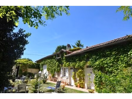 belle demeure de 3 chambres avec près d'un hectare de terrain