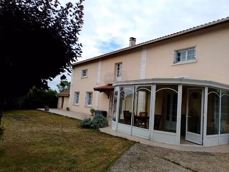 grande maison charentaise avec dépendances
