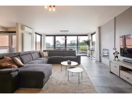 ruime 4-slaapkamerwoning op een perceel van 48are in parike!