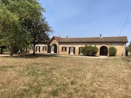 grande maison avec 4 hectares