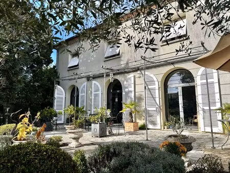 grande maison charentaise – 9 chambres et fort potentiel