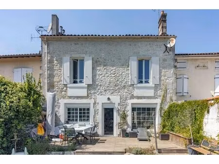 belle maison de ville spacieuse  à quelques pas du cœur de cognac