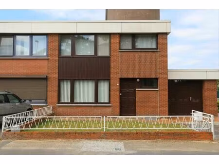 halfopen gezinswoning met potentieel te bosblook genk